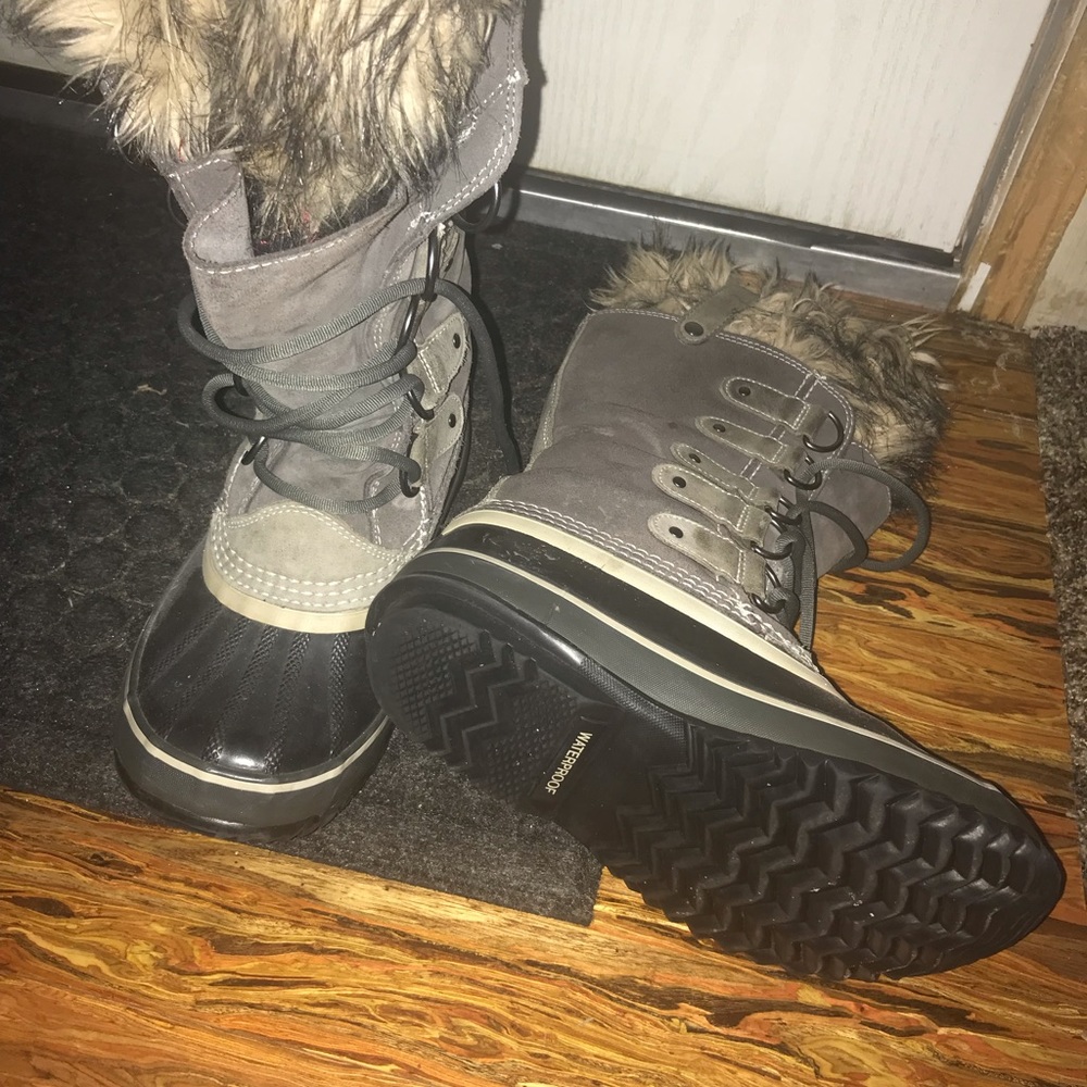 Sorel boots - Picture 3 of 5